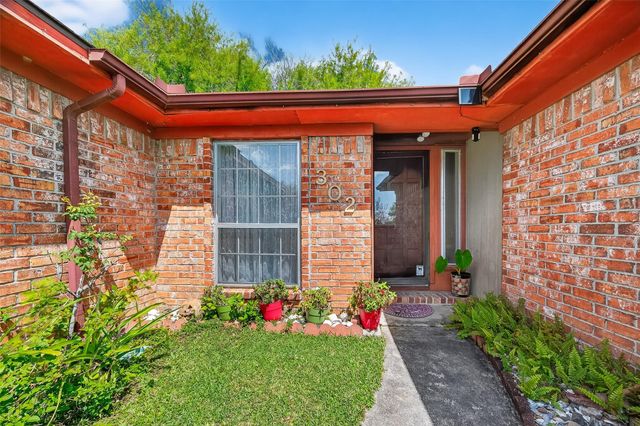 302 Windward Drive, League City, TX 77573