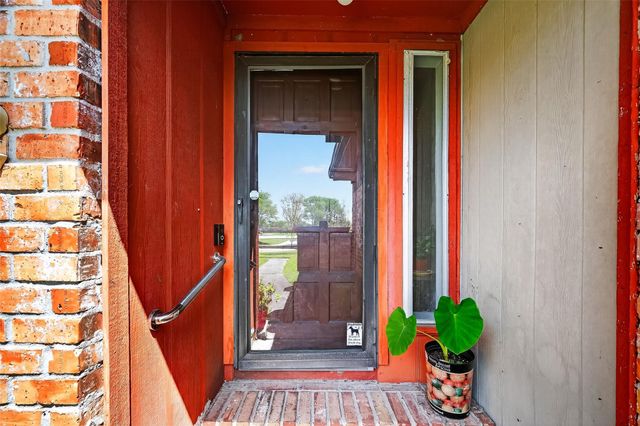 302 Windward Drive, League City, TX 77573