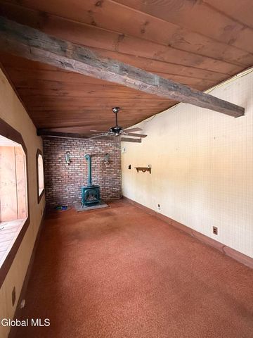 4 Oaktree Lane, Colonie, NY 12309