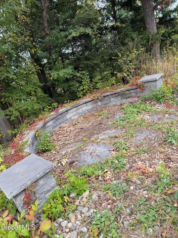 4 Oaktree Lane, Colonie, NY 12309