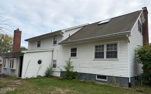 4 Oaktree Lane, Colonie, NY 12309