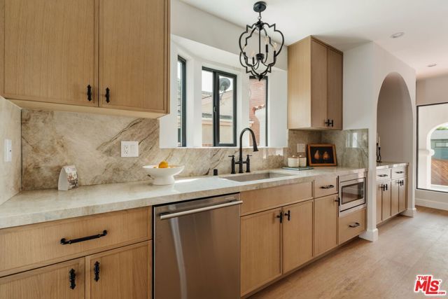 3936 Olmsted Avenue, Los Angeles, CA 90008