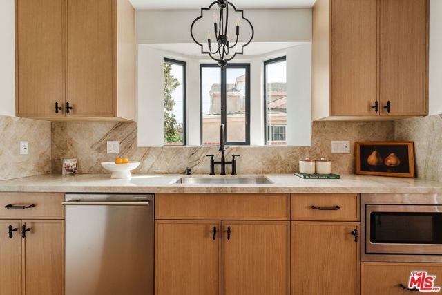 3936 Olmsted Avenue, Los Angeles, CA 90008