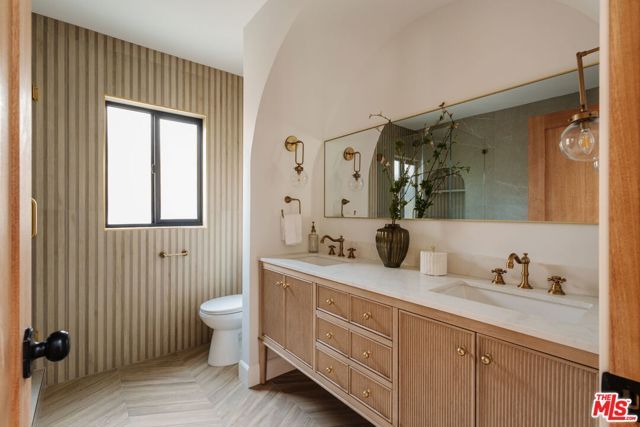 3936 Olmsted Avenue, Los Angeles, CA 90008