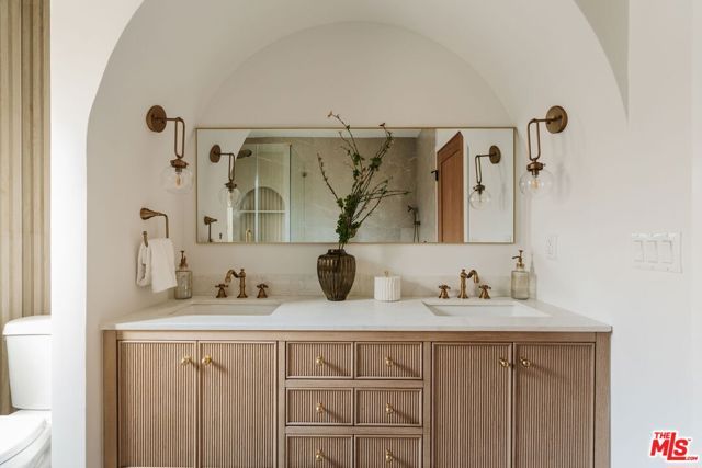 3936 Olmsted Avenue, Los Angeles, CA 90008