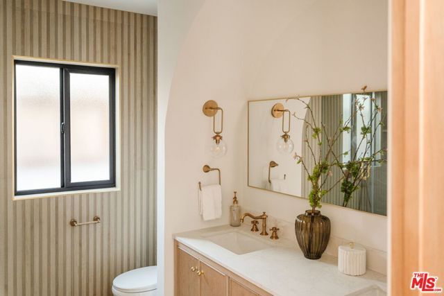 3936 Olmsted Avenue, Los Angeles, CA 90008