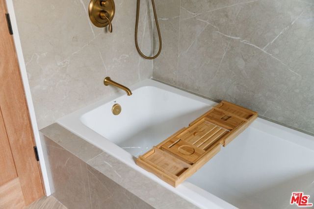 3936 Olmsted Avenue, Los Angeles, CA 90008