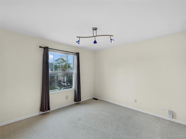 1400 Beaconsfield Avenue, Grosse Pointe Park, MI 48230