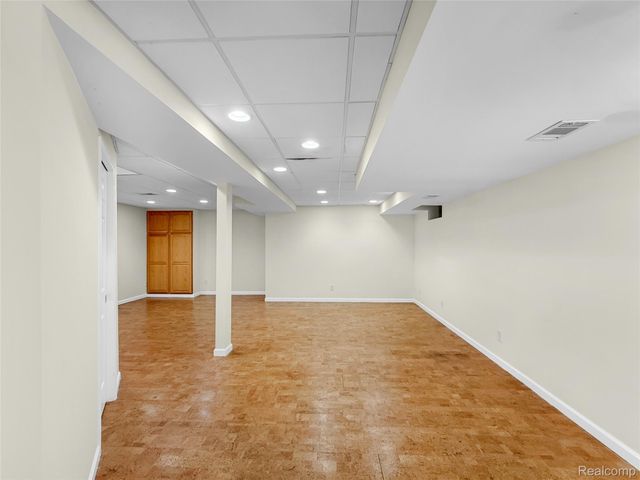 1400 Beaconsfield Avenue, Grosse Pointe Park, MI 48230
