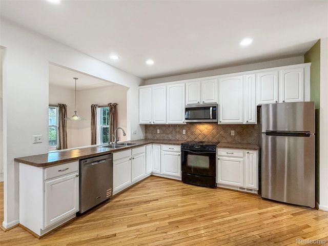 1400 Beaconsfield Avenue, Grosse Pointe Park, MI 48230