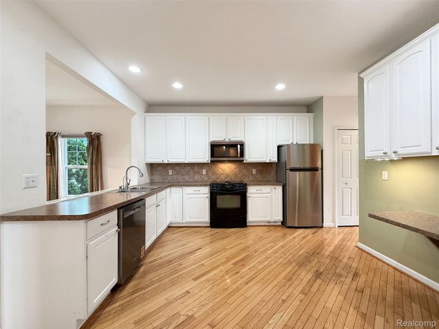 1400 Beaconsfield Avenue, Grosse Pointe Park, MI 48230