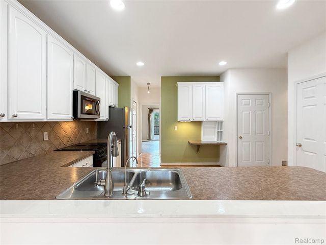 1400 Beaconsfield Avenue, Grosse Pointe Park, MI 48230