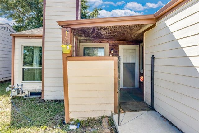 5213 E 20th St N, Wichita, KS 67208