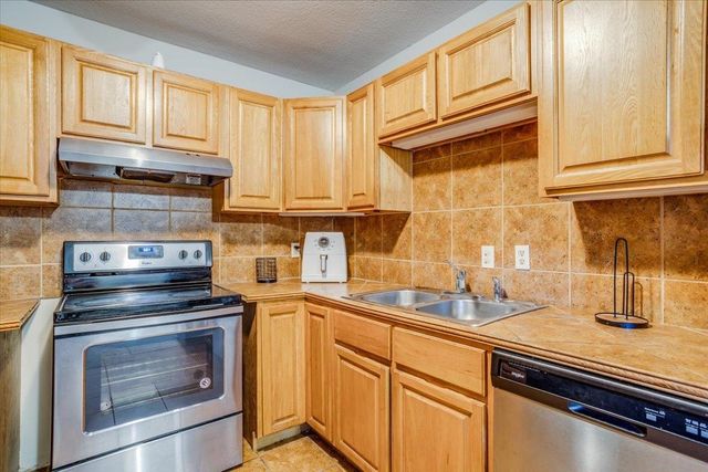 5213 E 20th St N, Wichita, KS 67208