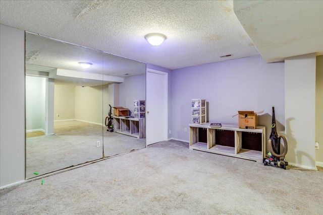 5213 E 20th St N, Wichita, KS 67208