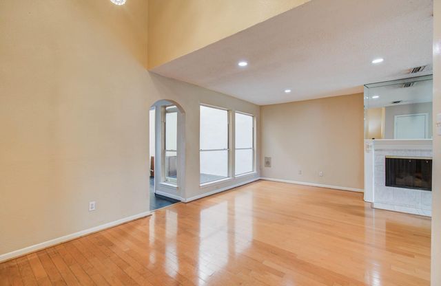 5230 Woodlawn Place 11, Bellaire, TX 77401