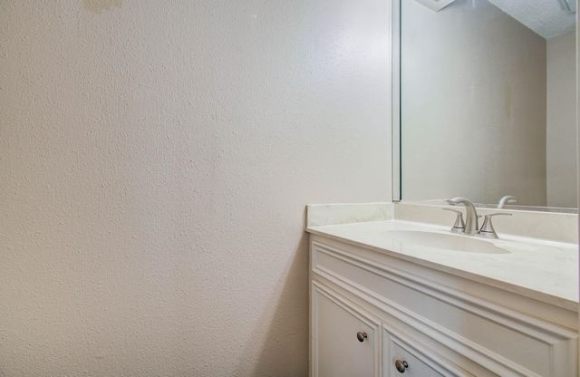 5230 Woodlawn Place 11, Bellaire, TX 77401