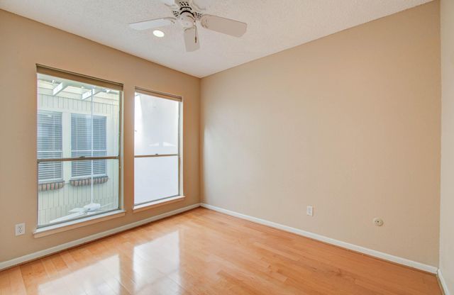 5230 Woodlawn Place 11, Bellaire, TX 77401