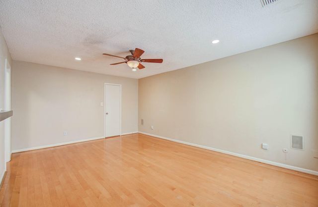 5230 Woodlawn Place 11, Bellaire, TX 77401