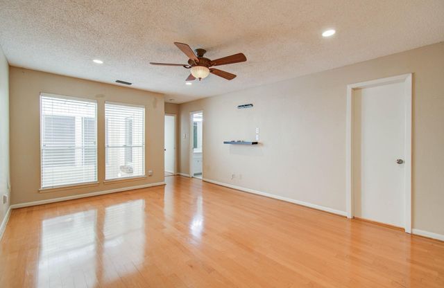5230 Woodlawn Place 11, Bellaire, TX 77401