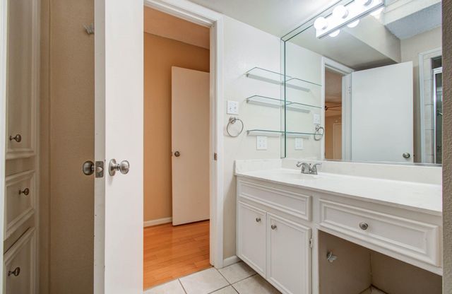 5230 Woodlawn Place 11, Bellaire, TX 77401