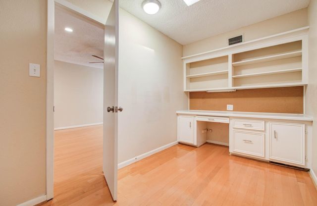 5230 Woodlawn Place 11, Bellaire, TX 77401