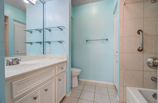 5230 Woodlawn Place 11, Bellaire, TX 77401