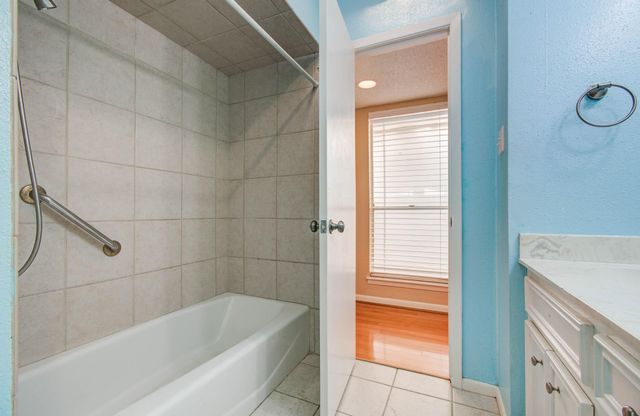 5230 Woodlawn Place 11, Bellaire, TX 77401