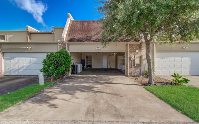 5230 Woodlawn Place 11, Bellaire, TX 77401