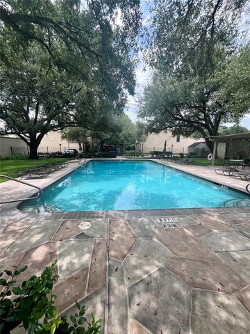 5230 Woodlawn Place 11, Bellaire, TX 77401