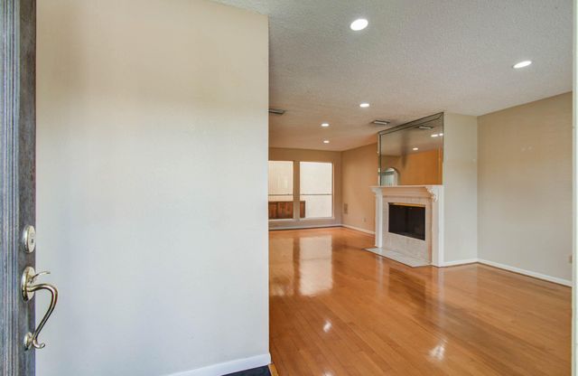 5230 Woodlawn Place 11, Bellaire, TX 77401