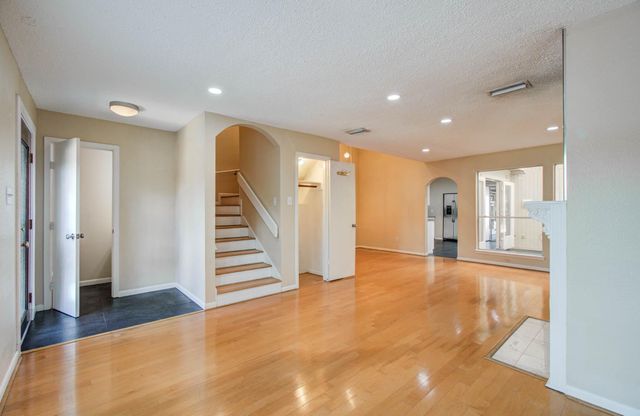 5230 Woodlawn Place 11, Bellaire, TX 77401