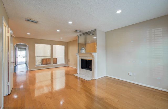 5230 Woodlawn Place 11, Bellaire, TX 77401