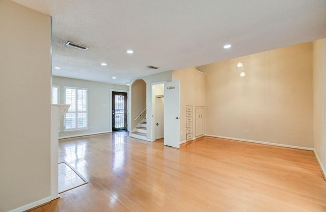 5230 Woodlawn Place 11, Bellaire, TX 77401