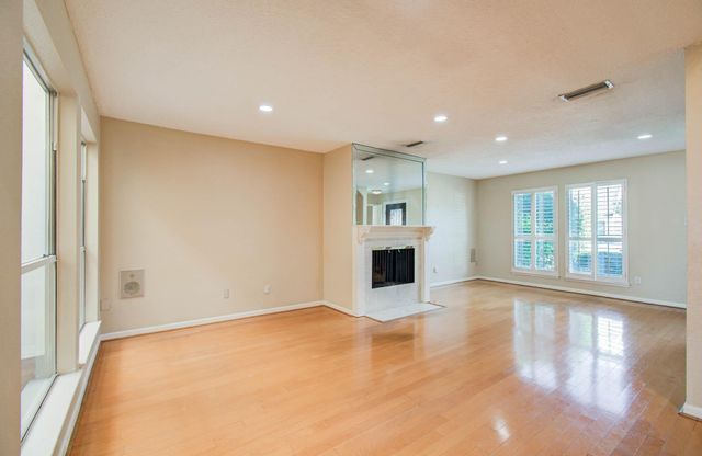 5230 Woodlawn Place 11, Bellaire, TX 77401