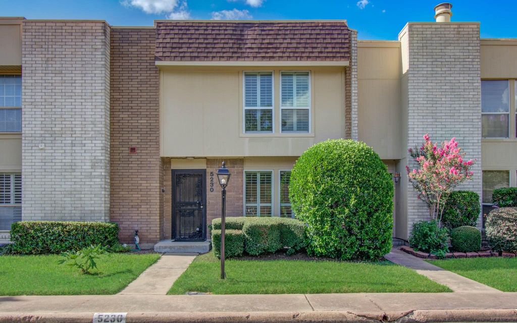 5230 Woodlawn Place 11, Bellaire, TX 77401