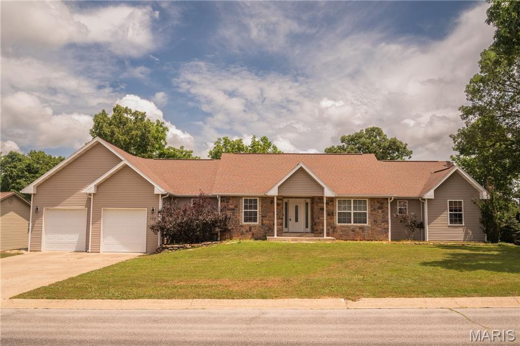 109 Summit Pass, Waynesville, MO 65583