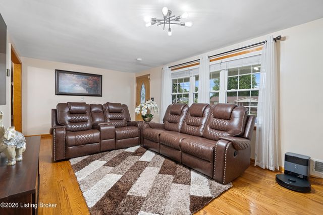 7028 Uranus Dr, Louisville, KY 40258
