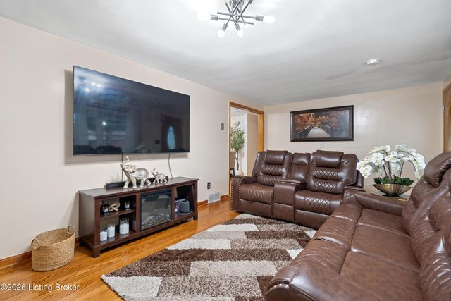7028 Uranus Dr, Louisville, KY 40258