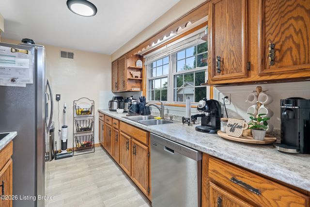 7028 Uranus Dr, Louisville, KY 40258