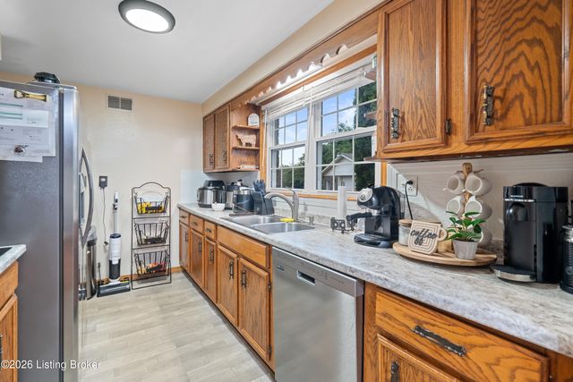 7028 Uranus Dr, Louisville, KY 40258