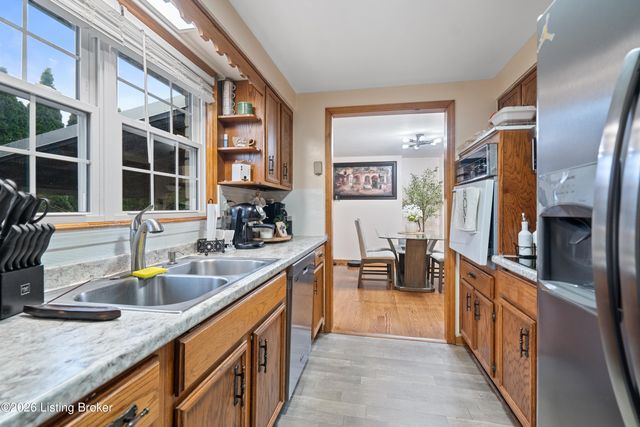 7028 Uranus Dr, Louisville, KY 40258