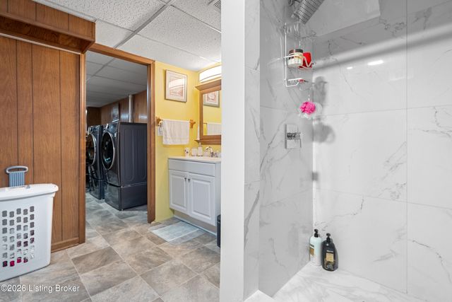 7028 Uranus Dr, Louisville, KY 40258