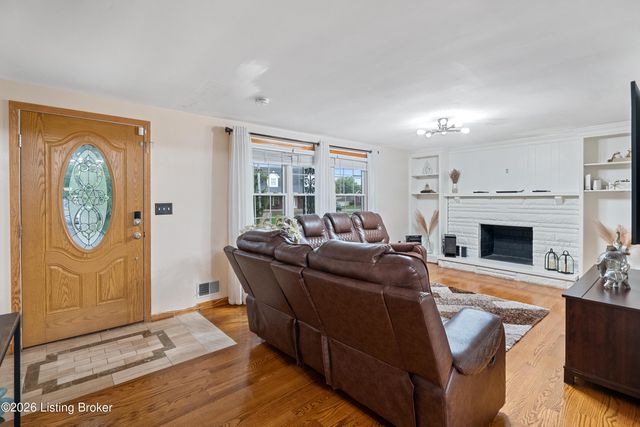 7028 Uranus Dr, Louisville, KY 40258
