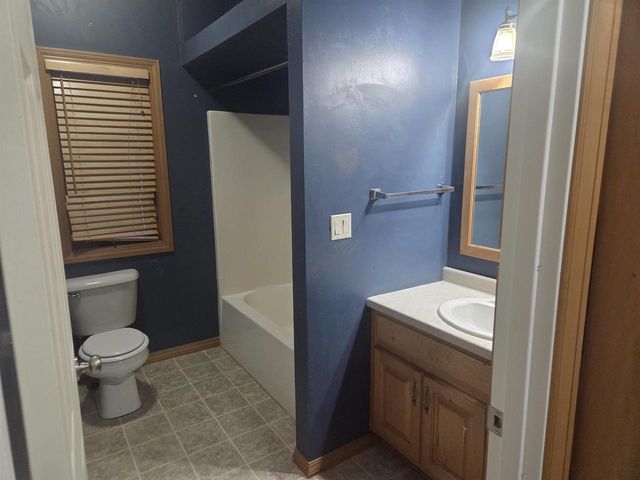 215 THEUNIS DRIVE, Wrightstown, WI 54180