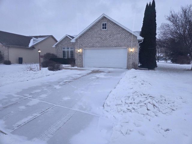 215 THEUNIS DRIVE, Wrightstown, WI 54180