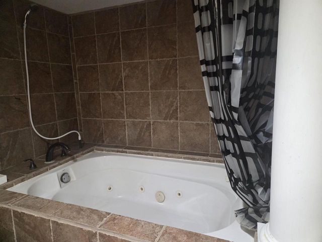 215 THEUNIS DRIVE, Wrightstown, WI 54180