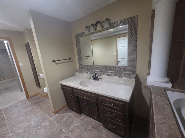 215 THEUNIS DRIVE, Wrightstown, WI 54180