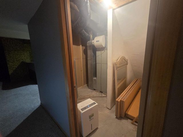 215 THEUNIS DRIVE, Wrightstown, WI 54180