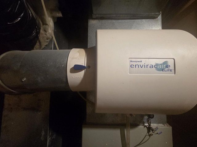 215 THEUNIS DRIVE, Wrightstown, WI 54180